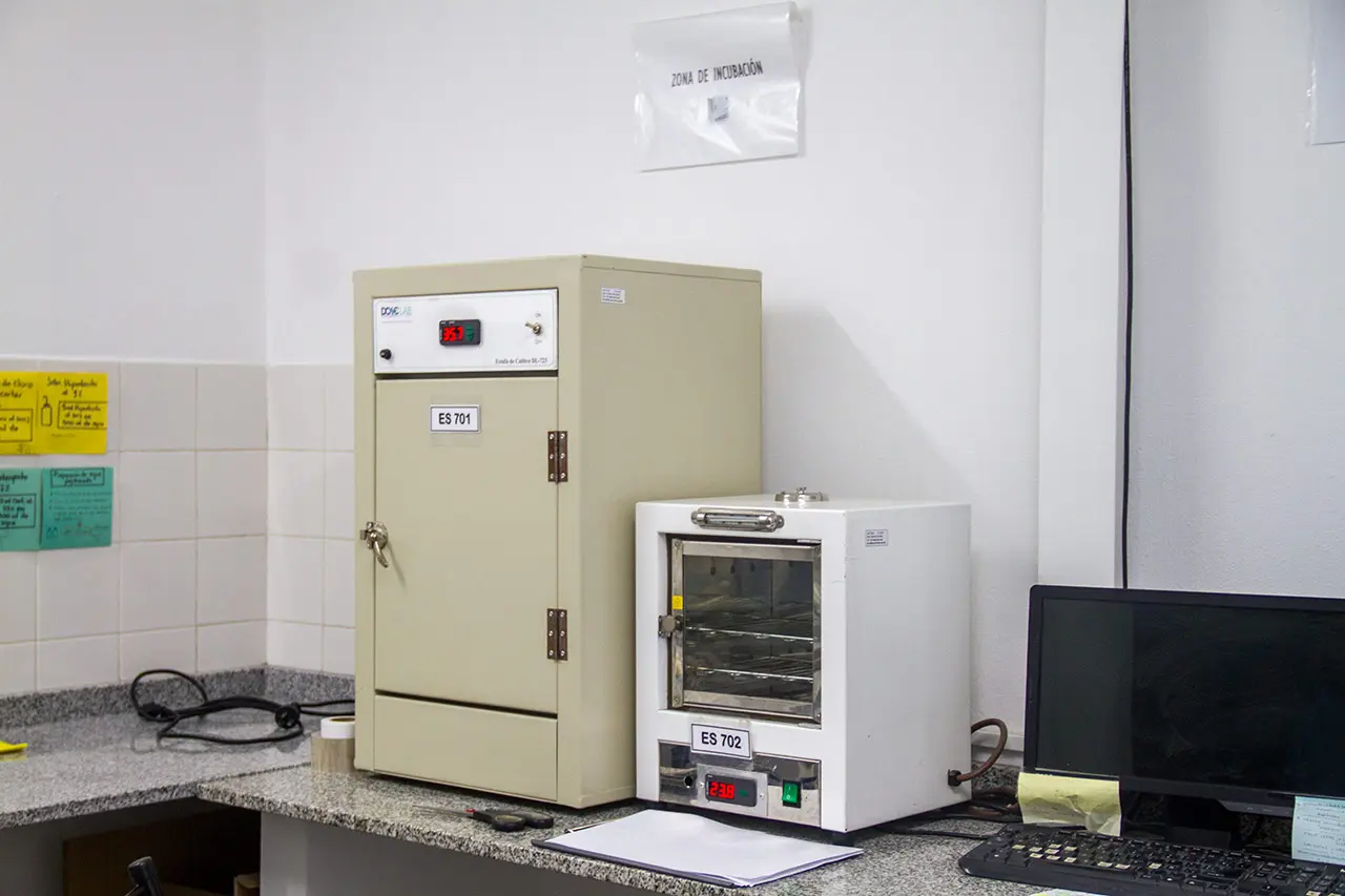 Equipos de incubación del laboratorio de control de calidad de SASA
